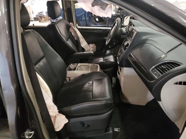 2016 Chrysler Town & Country Touring l