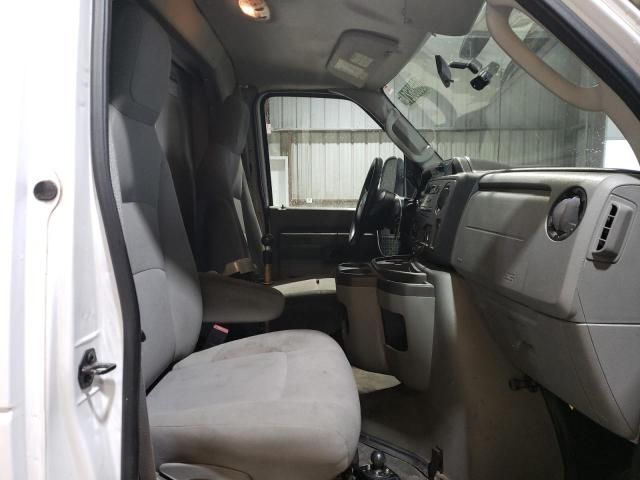 2014 Ford Econoline E350 Super Duty Cutaway Van