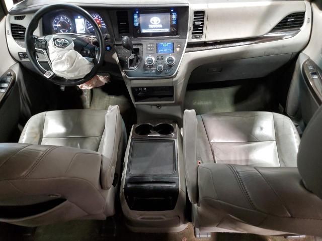 2016 Toyota Sienna XLE