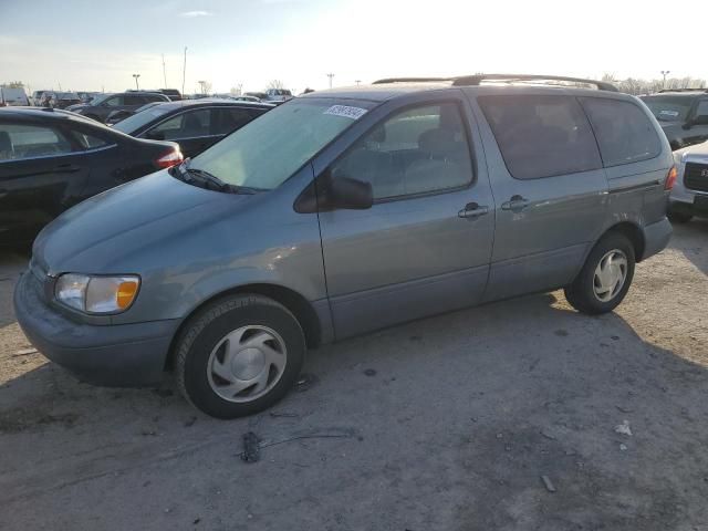 2000 Toyota Sienna LE