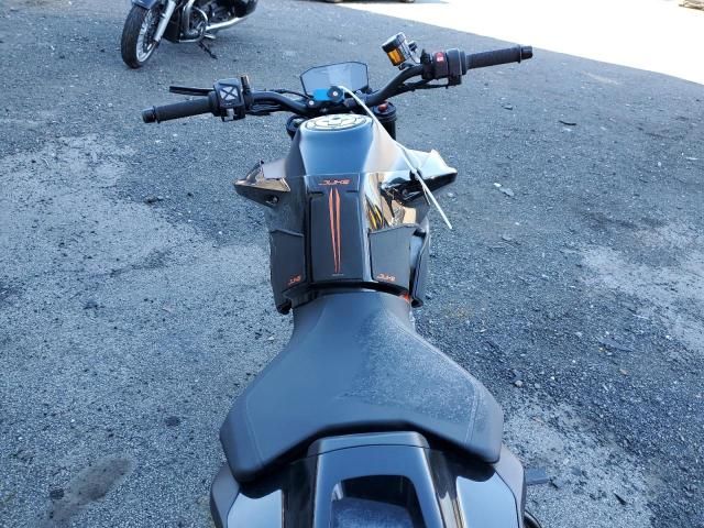 2023 KTM 890 Duke R