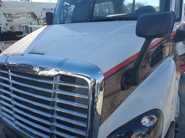 2015 Freightliner Cascadia 113