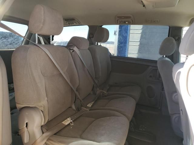 2004 Toyota Sienna CE