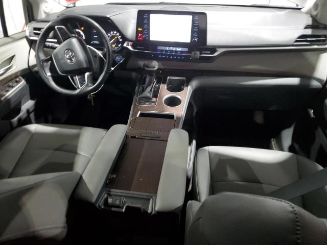 2023 Toyota Sienna XLE