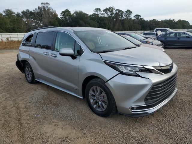 2021 Toyota Sienna XLE