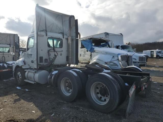 2017 Kenworth Construction T680