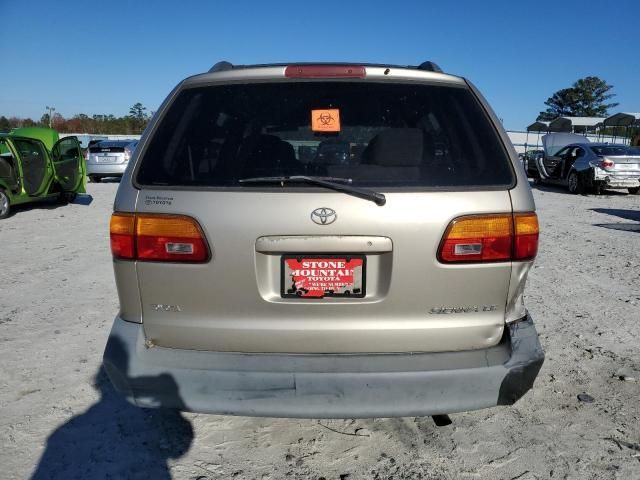 2000 Toyota Sienna LE