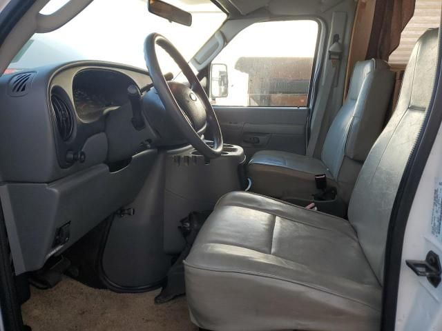 2005 Ford Econoline E450 Super Duty Cutaway Van