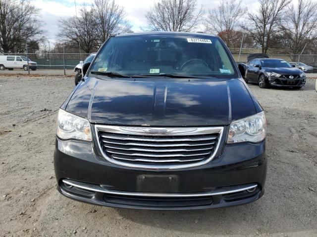 2016 Chrysler Town & Country Touring