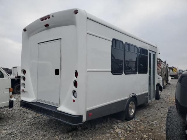 2018 Ford Econoline E450 Super Duty Cutaway Van