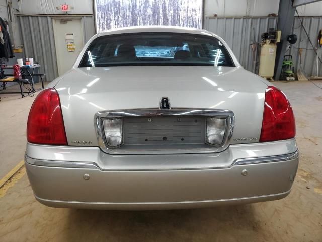 2005 Lincoln Town Car Signature Limited