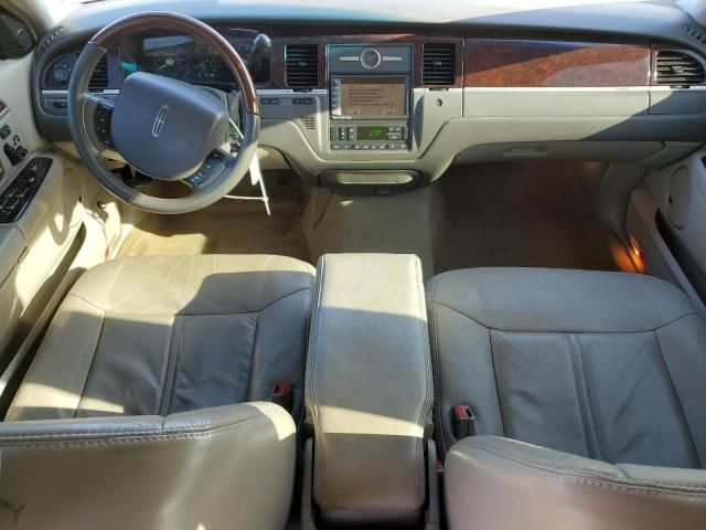 2006 Lincoln Town Car Signature Limited