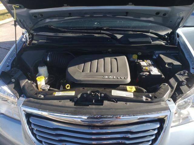 2013 Chrysler Town & Country Touring