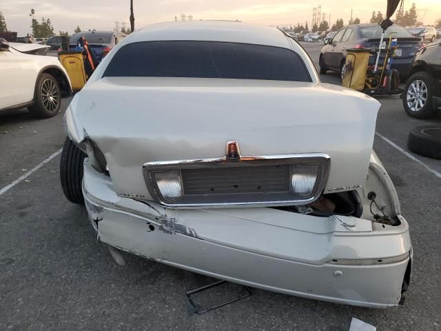 2004 Lincoln Town Car Executive