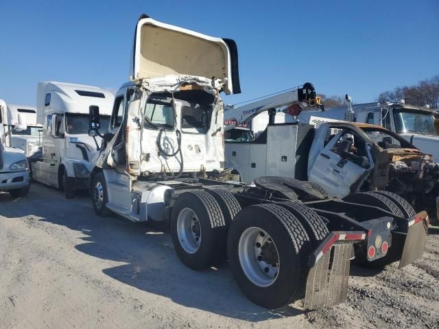 2015 Freightliner Cascadia 113