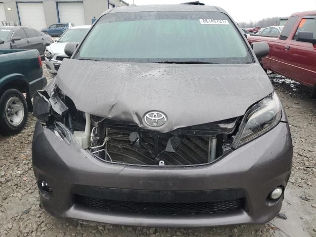 2016 Toyota Sienna SE