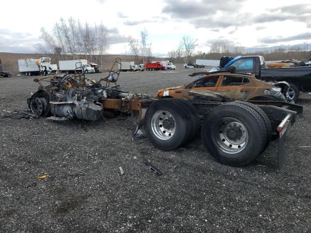 2002 Freightliner Conventional Columbia