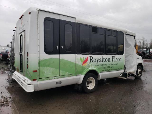 2016 Ford Econoline E350 Super Duty Cutaway Van