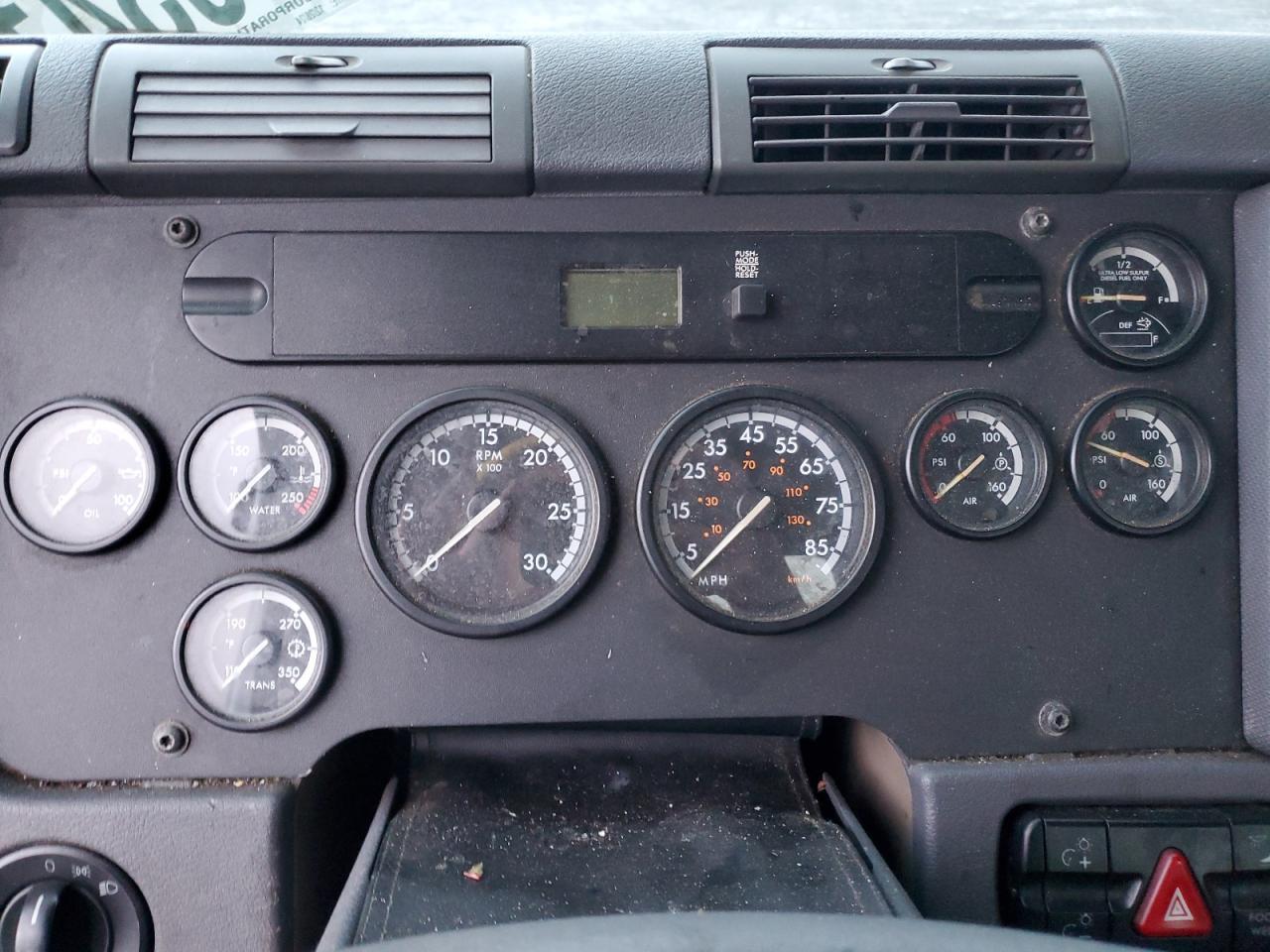 2013 Freigliner Cascadia 113