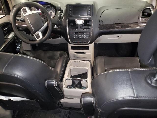 2016 Chrysler Town & Country Touring l