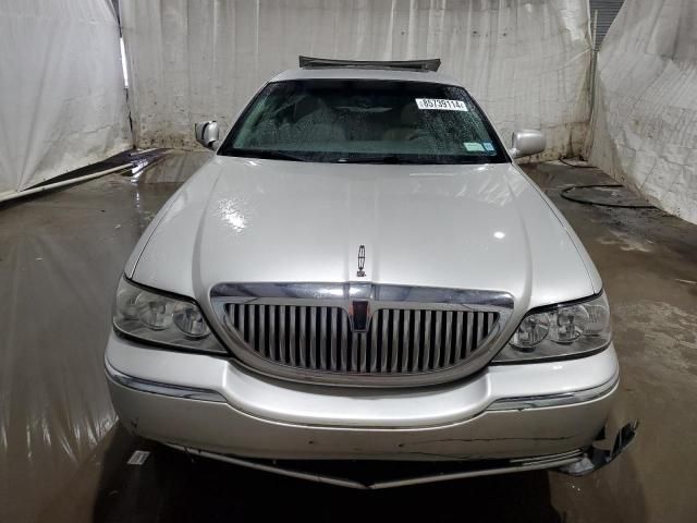 2004 Lincoln Town Car Executive