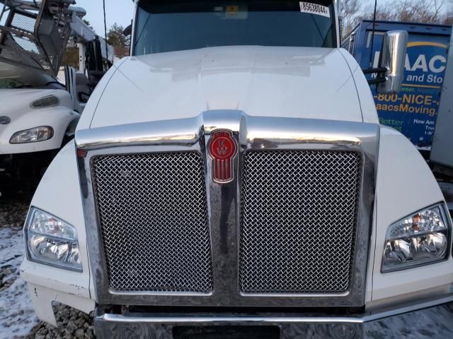 2025 Kenworth Construction T880