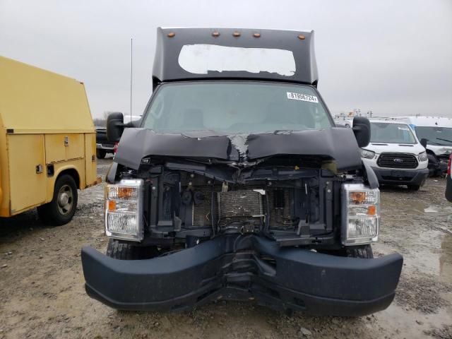 2019 Ford Econoline E350 Super Duty Cutaway Van