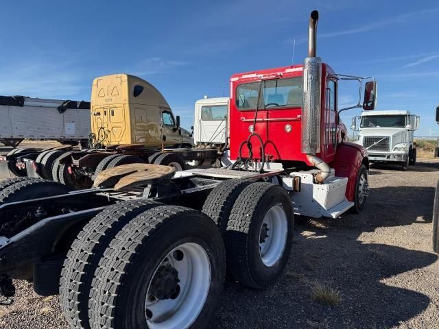 2012 Peterbilt 384