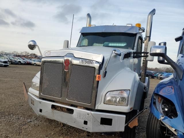 2023 Kenworth Construction T880