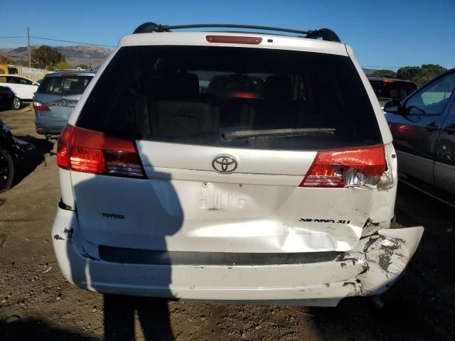 2004 Toyota Sienna XLE