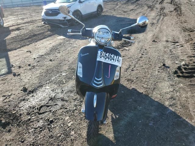 2022 Vespa GTS 300