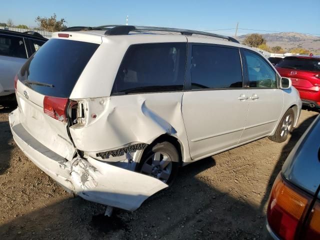 2004 Toyota Sienna XLE