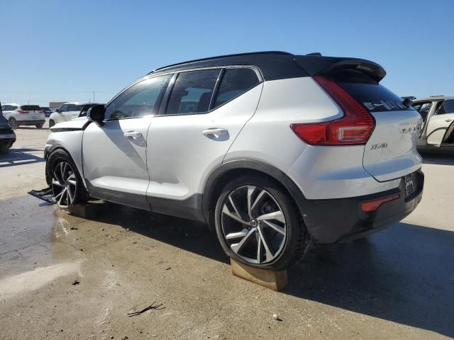 2022 Volvo XC40 T5 R-Design