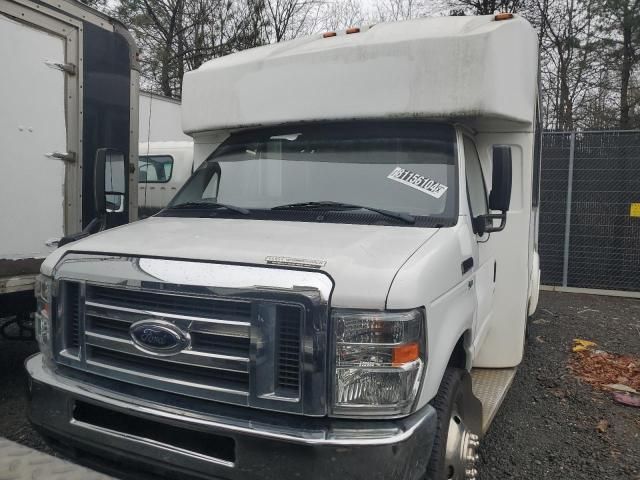 2016 Ford Econoline E350 Super Duty Cutaway Van