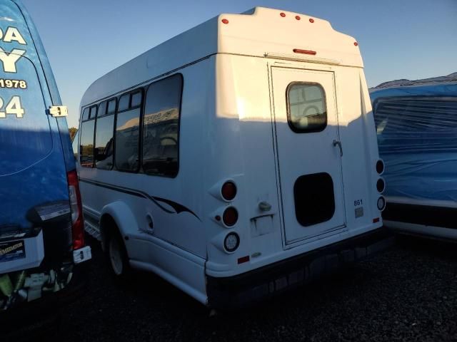 2009 Ford Econoline E350 Super Duty Cutaway Van