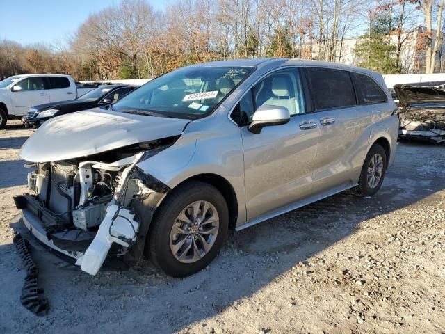 2023 Toyota Sienna LE