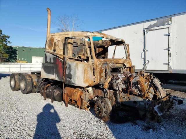 2015 Volvo VN VNL