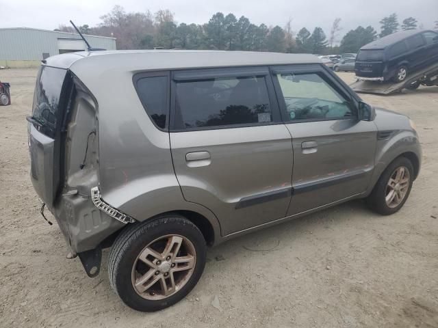 2010 KIA Soul +