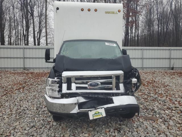 2019 Ford Econoline E450 Super Duty Cutaway Van