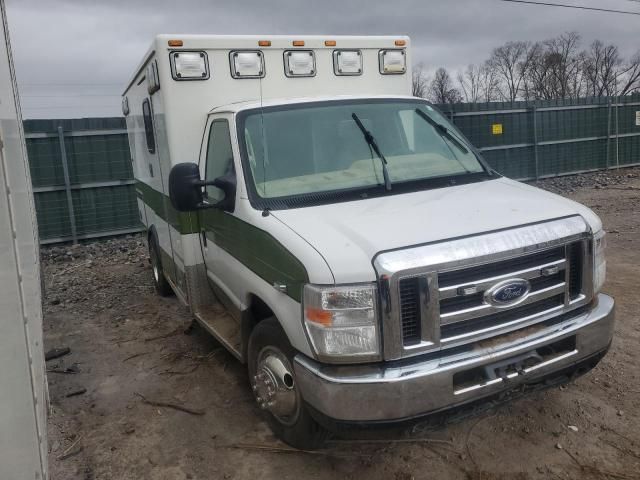 2019 Ford Econoline E350 Super Duty Cutaway Van