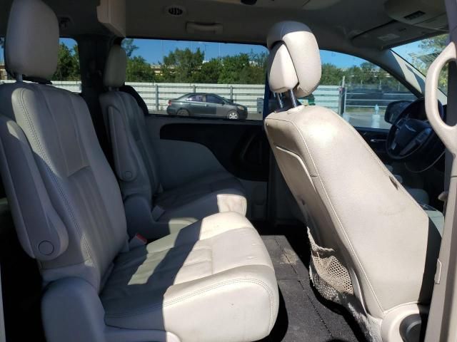 2013 Chrysler Town & Country Touring