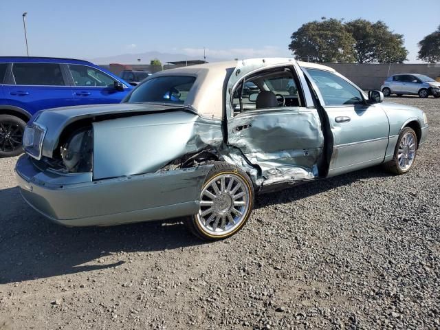 2004 Lincoln Town Car Executive