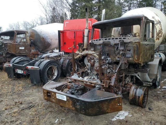 2005 Mack 700 CT700