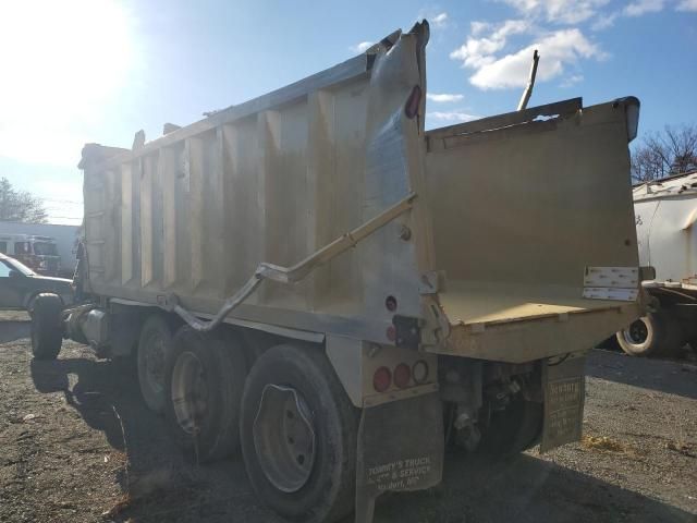 2016 Peterbilt 365