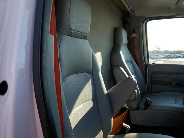 2018 Ford Econoline E450 Super Duty Cutaway Van