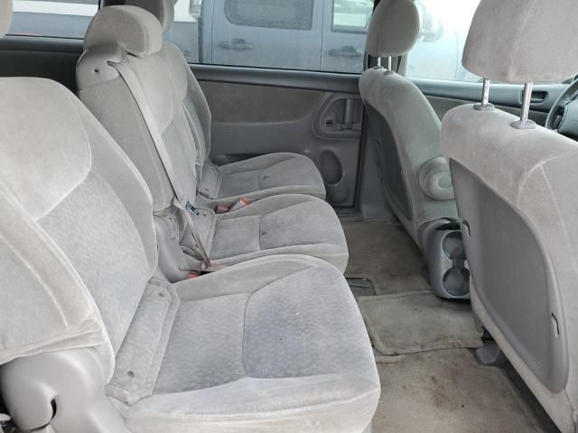 2005 Toyota Sienna CE