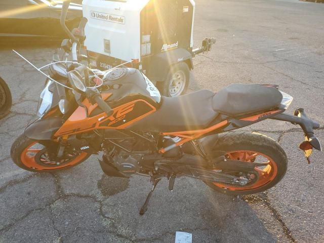 2023 KTM 200 Duke