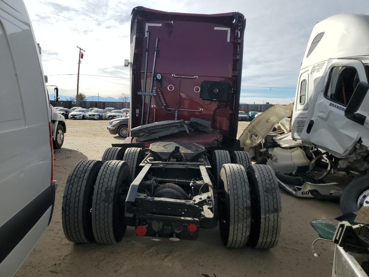 2016 Kenworth Construction T680