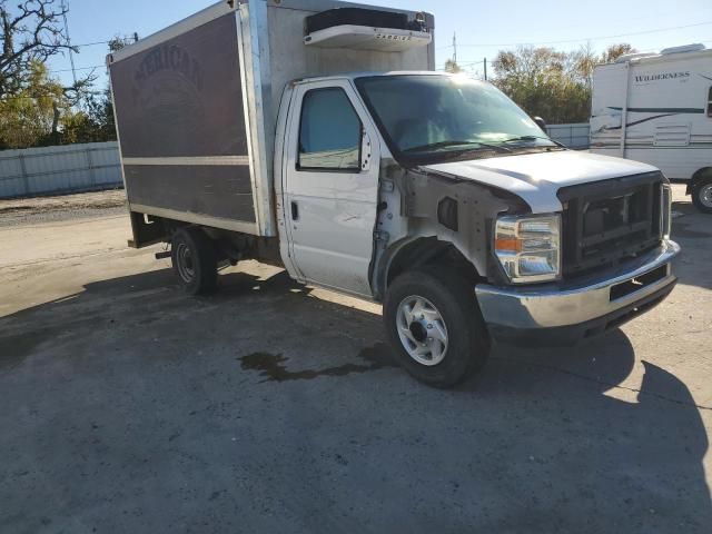 2013 Ford Econoline E350 Super Duty Cutaway Van