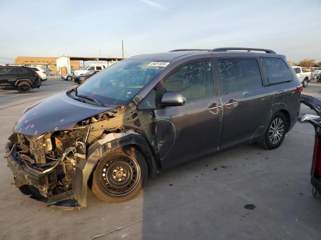 2018 Toyota Sienna XLE